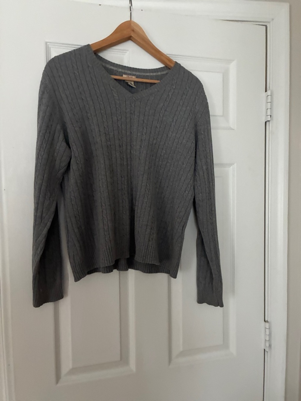 Izod Light Gray Ribbed V-Neck Sweater